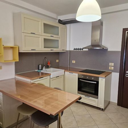 Beachfront Apartment Sarande Bagian luar foto