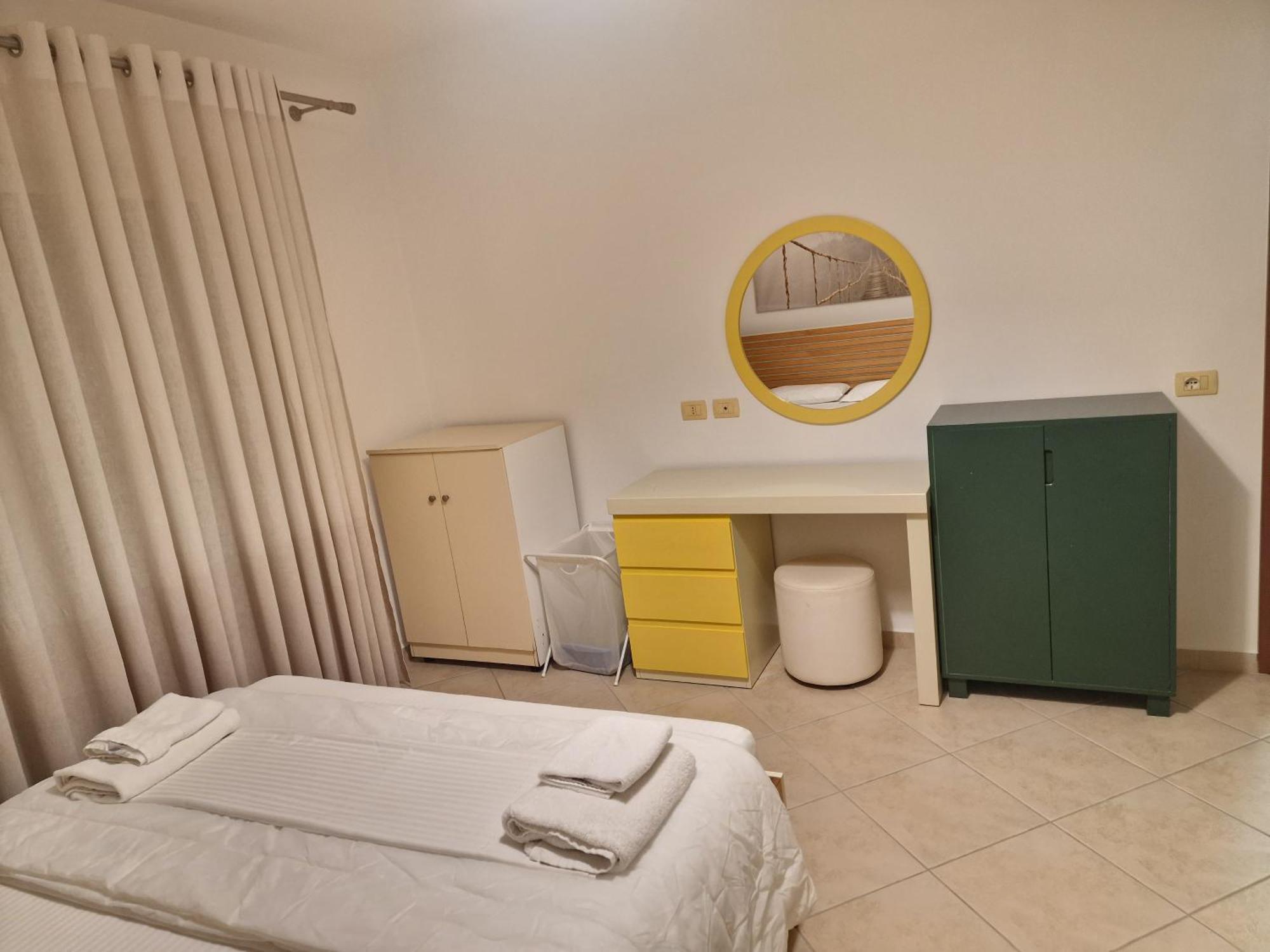 Beachfront Apartment Sarande Bagian luar foto